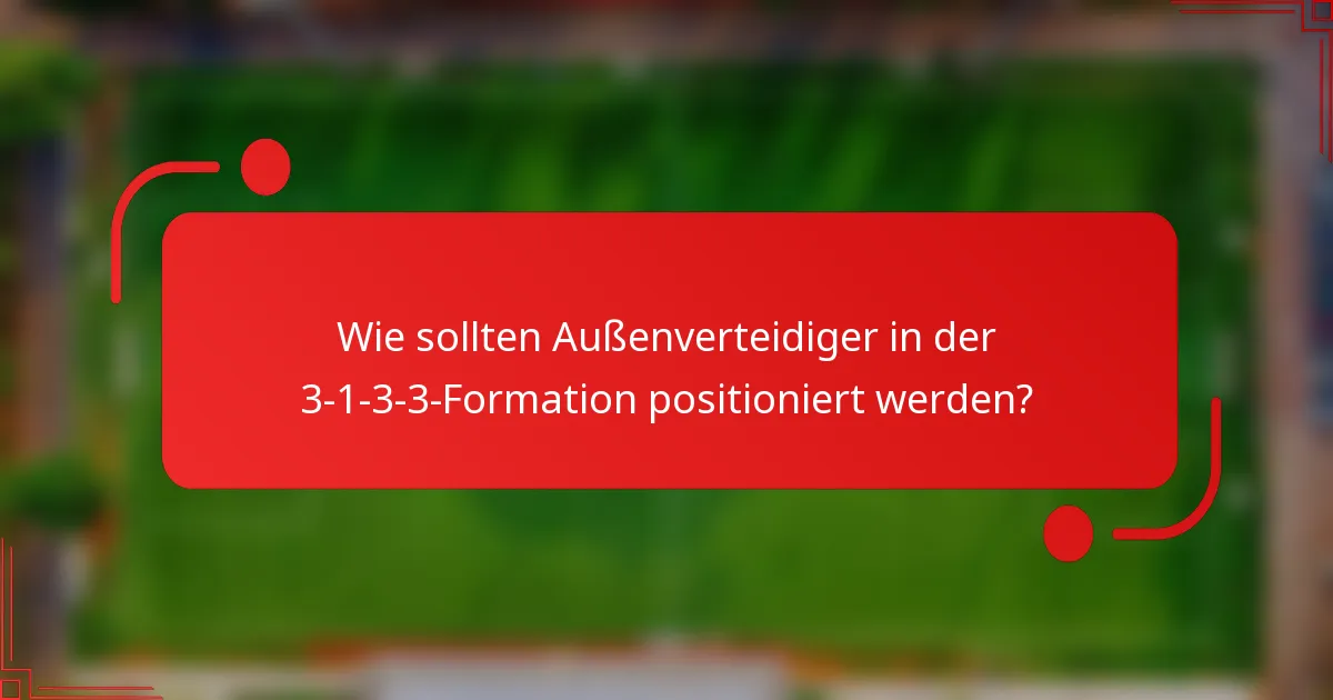 Wie sollten Außenverteidiger in der 3-1-3-3-Formation positioniert werden?
